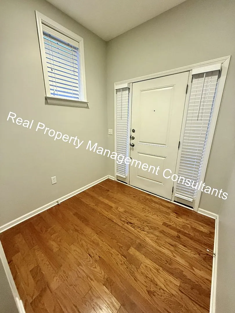 Overland Park spacious 3 Bed 3.5 Bath townhome in Blue Valley School District — Photo 3