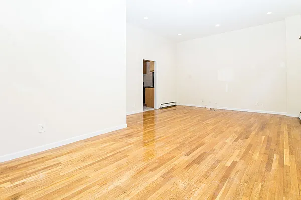 Rented by EXR | media 14