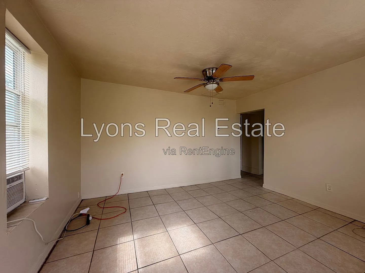 2 bed, 1.0 bath, 644 sqft, $995 — Photo 3