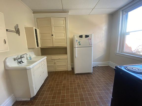 5th image of 211 S 2nd St #A