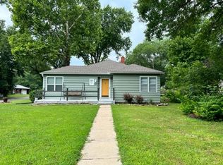 2229 SW Moundview Dr, Topeka, KS 66614