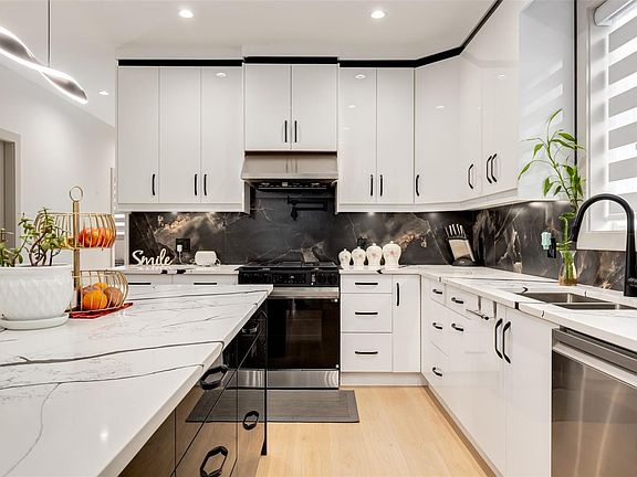 4th image of 917 Old Victoria Rd