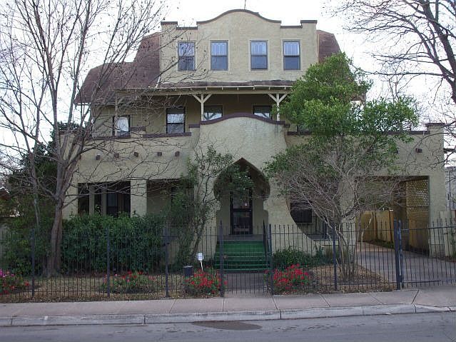 1st image of 216 E Craig Pl