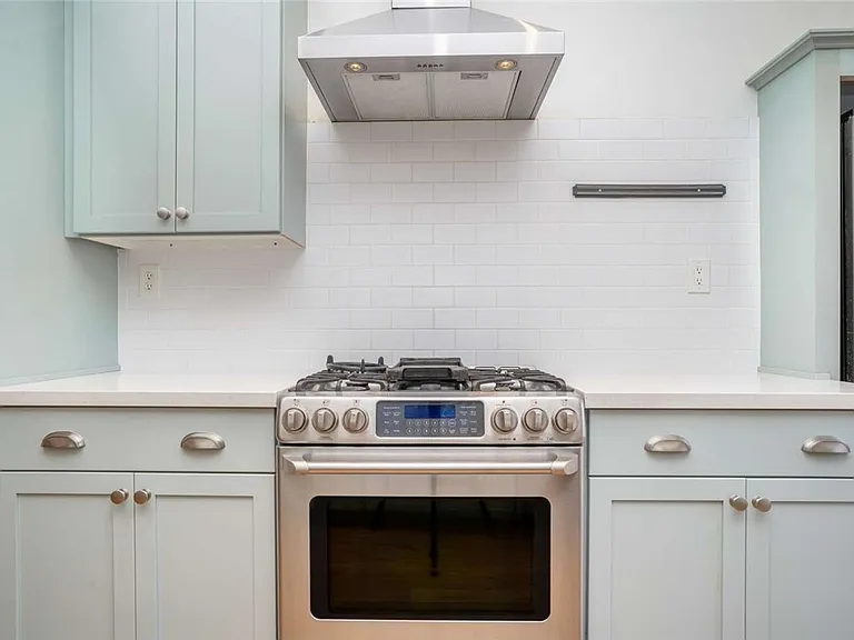 5049 Mount Royal Dr — Photo 8