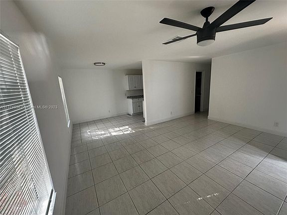 4th image of 3811 S 57th Ave #3