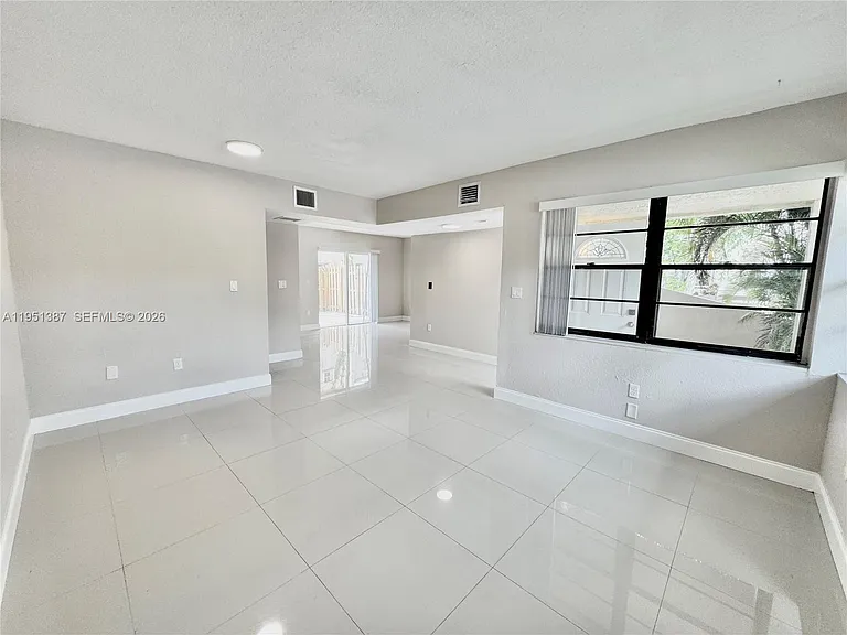 3840 SW 52nd Ave #3840 — Photo 6
