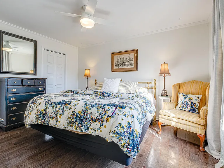 Cottage Pl — Photo 18