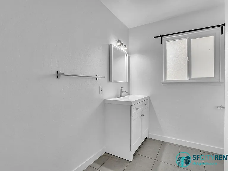 1540 Hudson St #203 — Photo 16