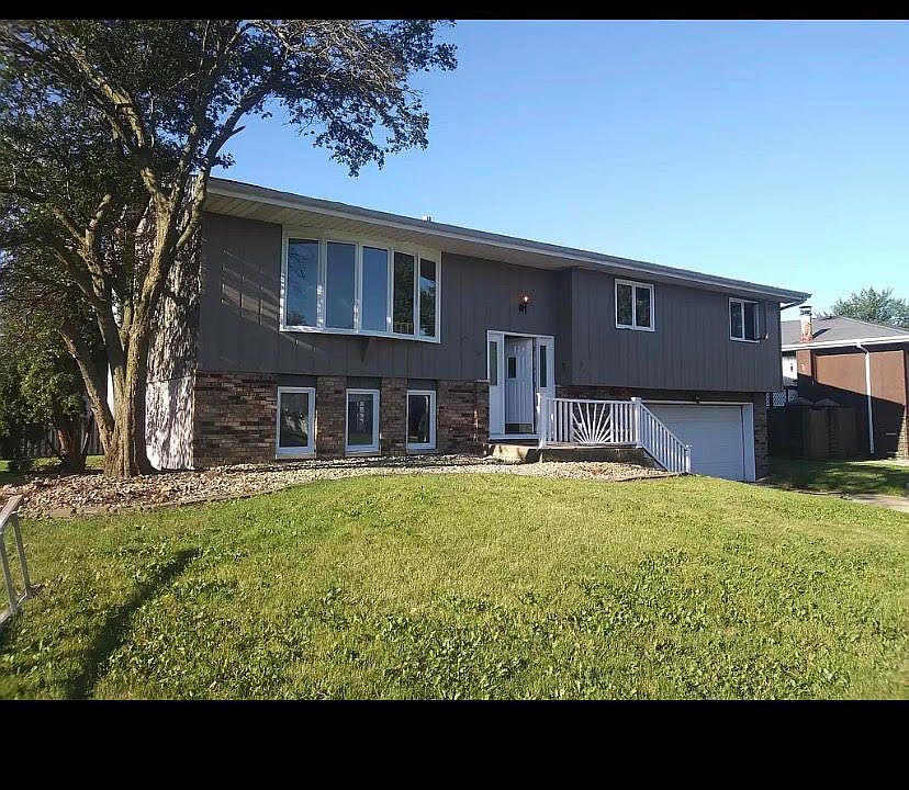 1st image of 951 E Kennsinton Ave