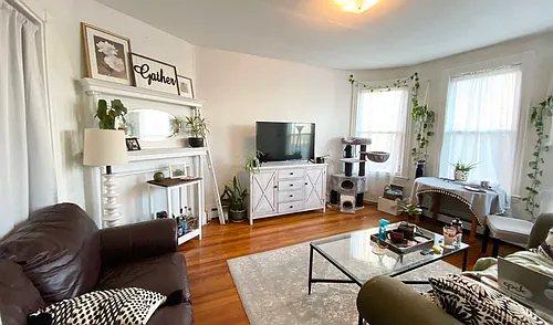 1526 Tremont St #3A Photo 1