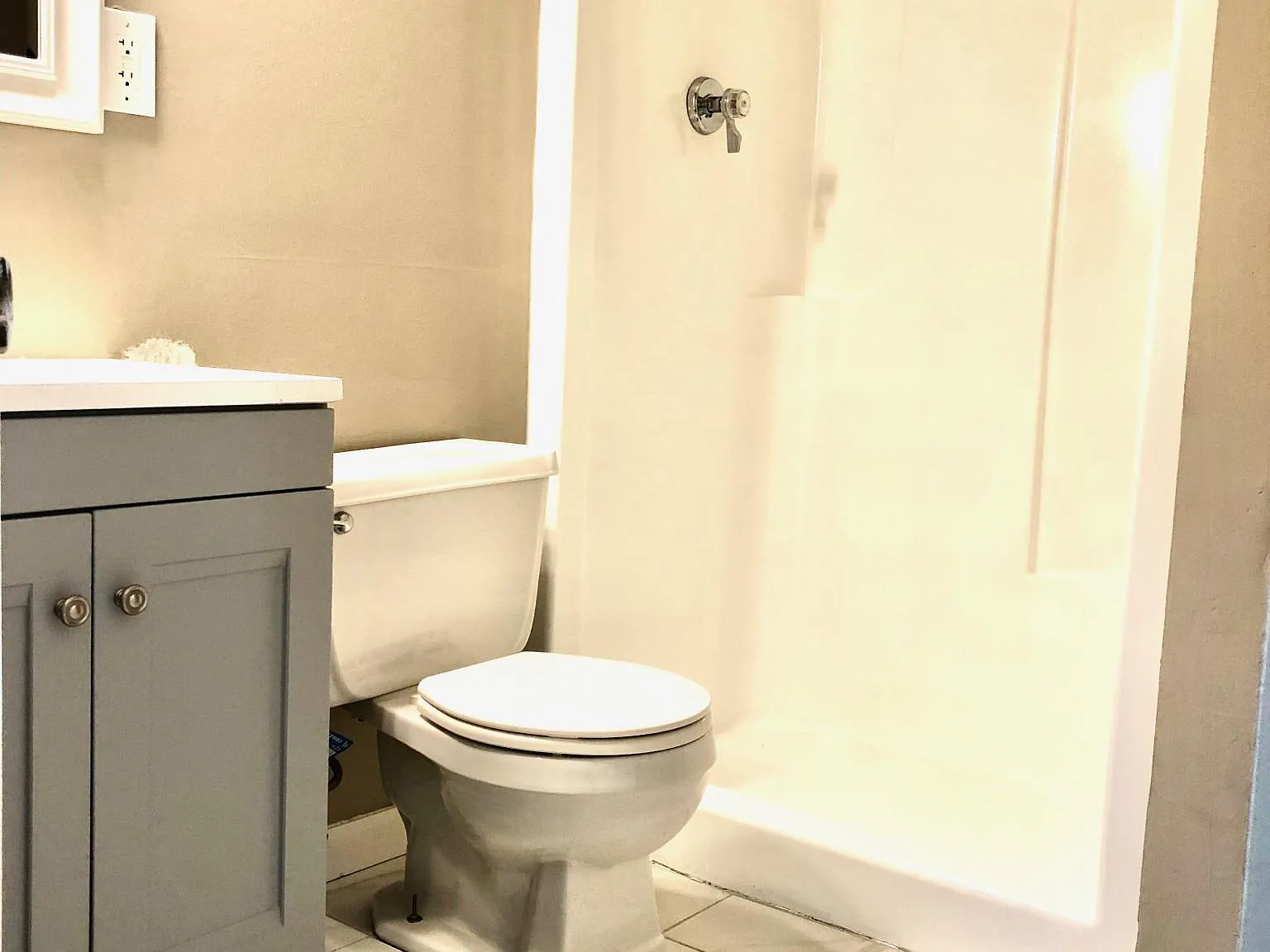 2813 Hilldale Ave — Photo 4