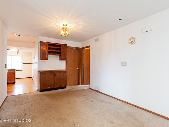 3rd image of 16 Hillcrest Ave