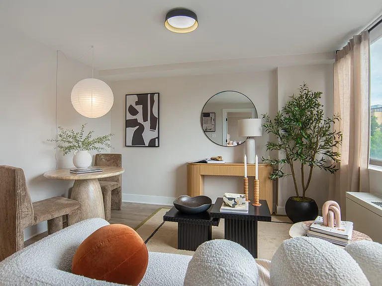 Connecticut House Apartments — Photo 31