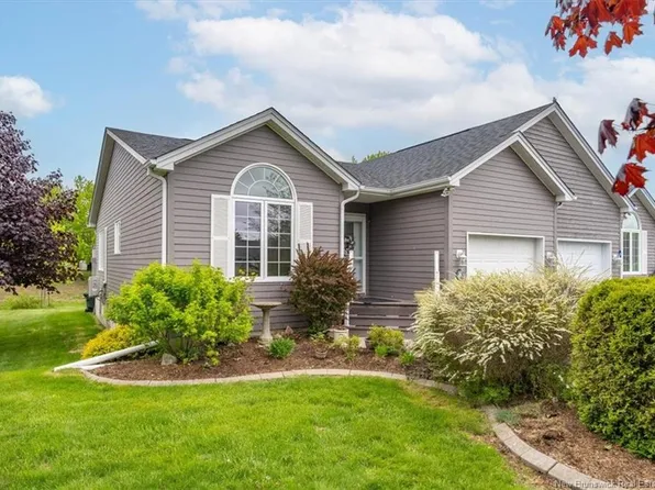 8 Mapledawn Ct, Rothesay, NB E2E 5Y6