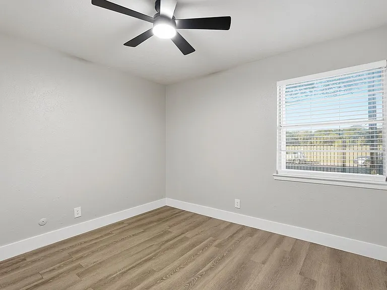 South Crest Apartments — Photo 108