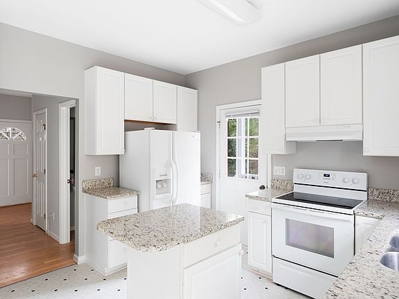 4th image of 230 Forbush Mountain Dr