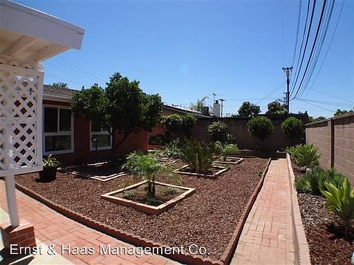 4th image of 8437 Valley View St