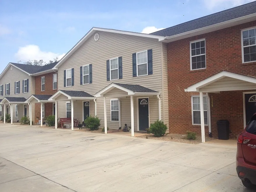Old Stage Rd Apartments — Photo 1