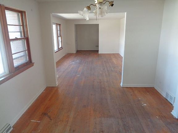 4th image of 15100 Grant St