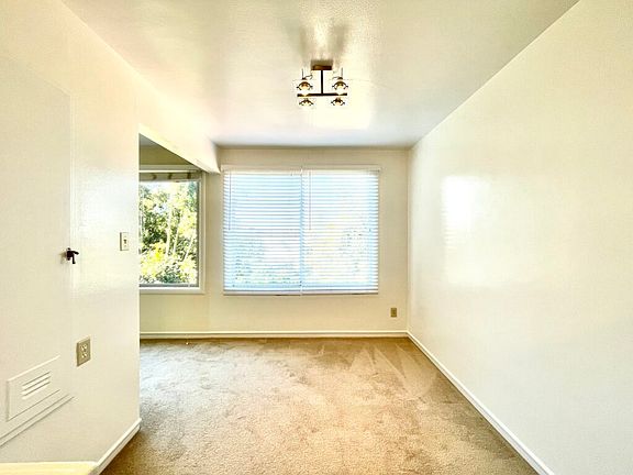 2nd image of 25 Edward St #7