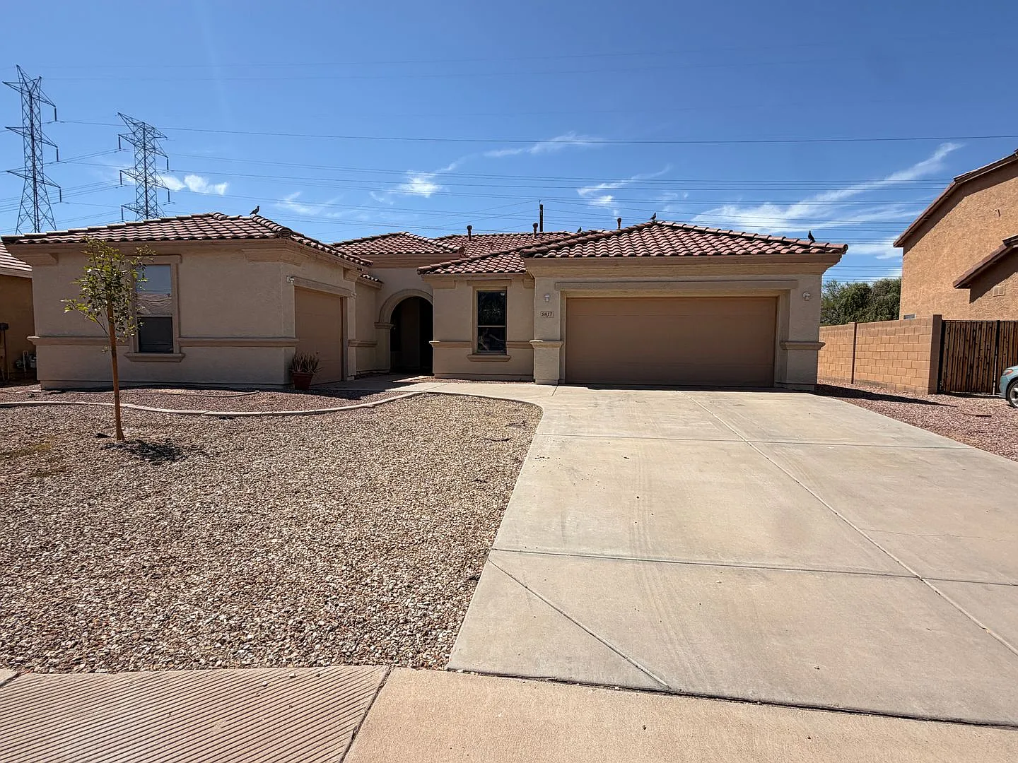 Spacious 3 Bedroom Single Story Peoria With A 3 Car Garage — Photo 1