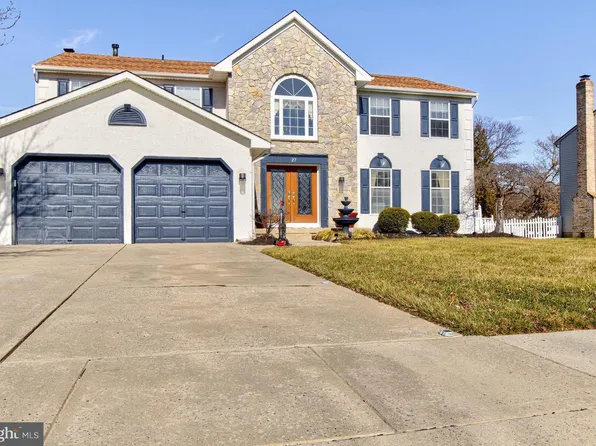 27 Sofia Dr, Blackwood, NJ 08012