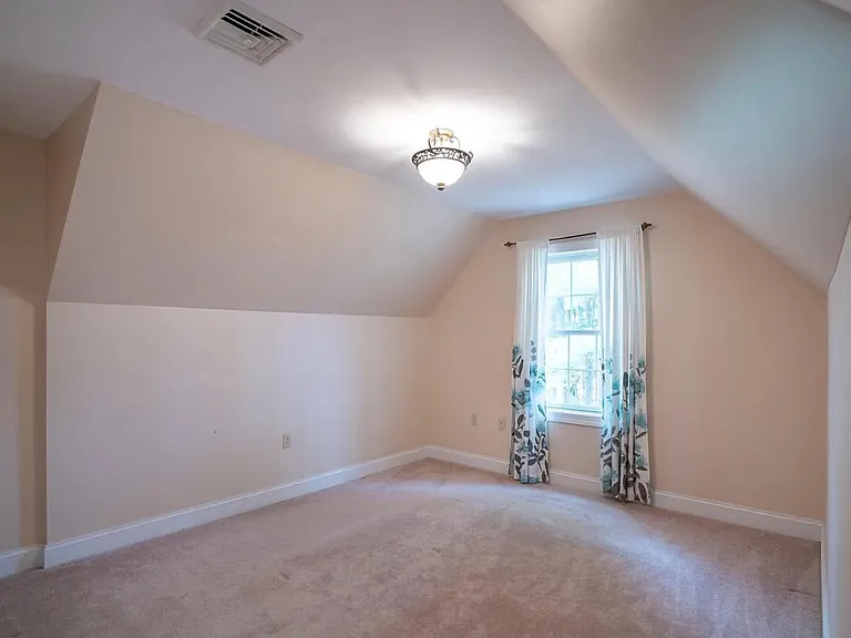 120 Meadowview Dr — Photo 47