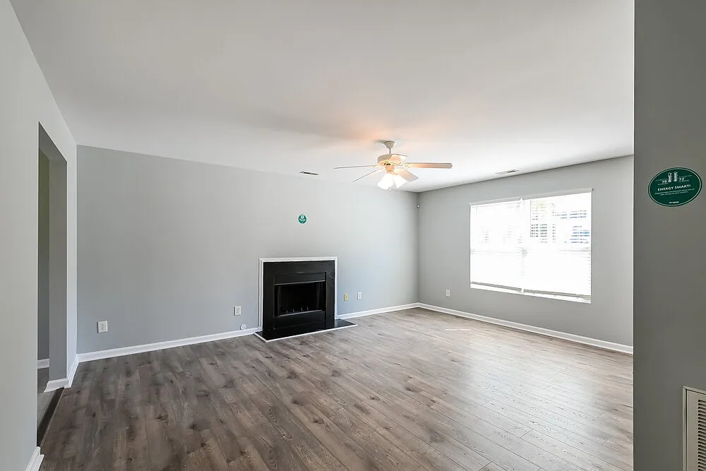 3 bed, 2.5 bath, 1454 sqft, $2,010 — Photo 4
