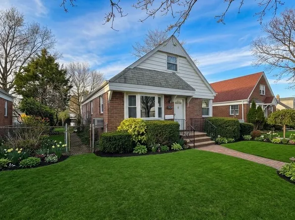 7918 257th Street, Glen Oaks, NY 11004