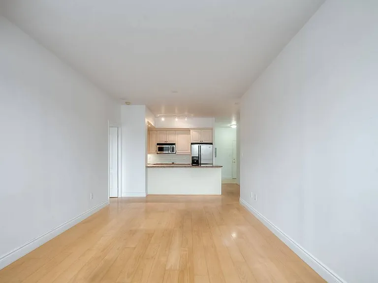 77 McMurrich St #307-U307 — Photo 6