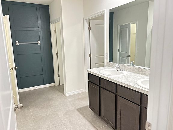 5th image of 4965 NE 14th Pl
