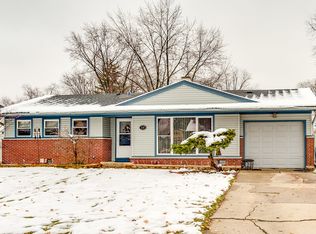 219 Crest Ave, Elk Grove Village, IL 60007