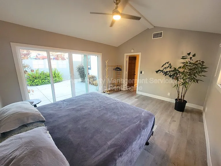 1728 Lake St — Photo 17