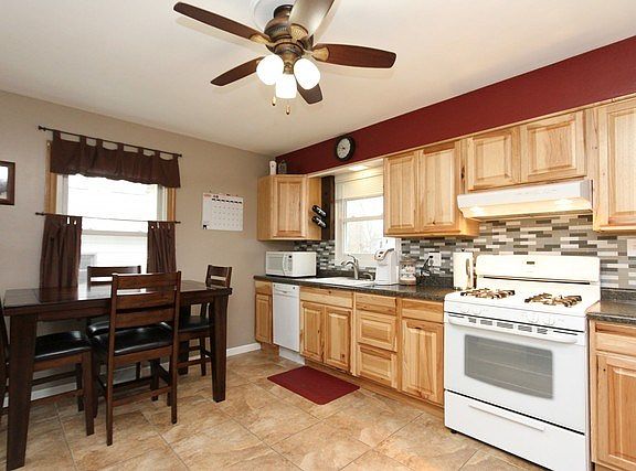4th image of 25424 W Lincoln Dr