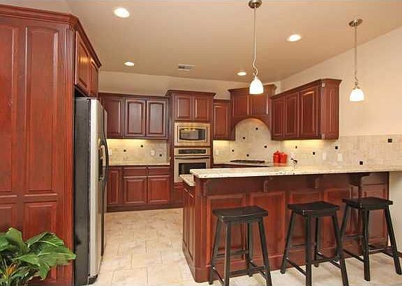 4th image of 923 Saint James Ct