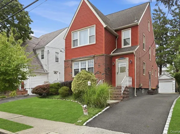 79 Amherst Road, Valley Stream, NY 11581