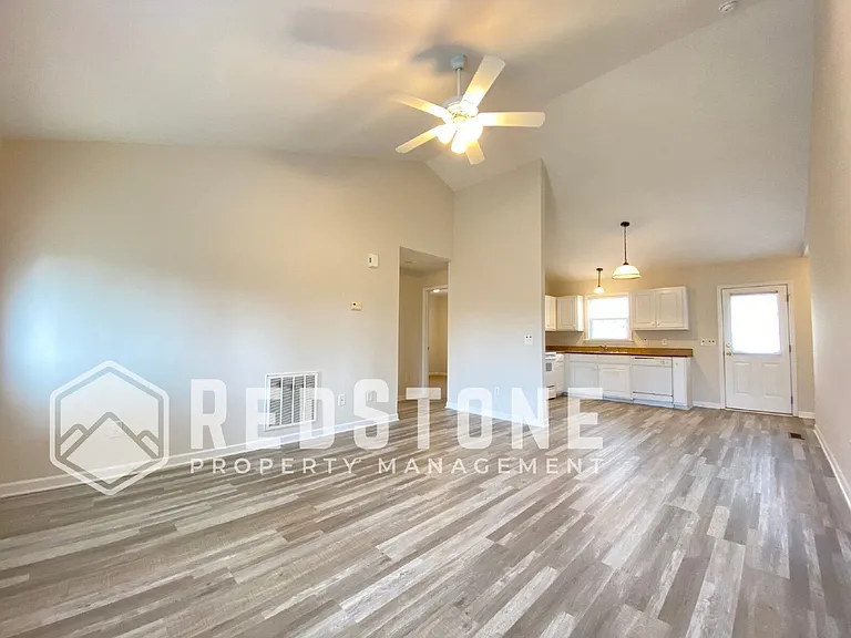 3903 Johns Creek Dr — Photo 6