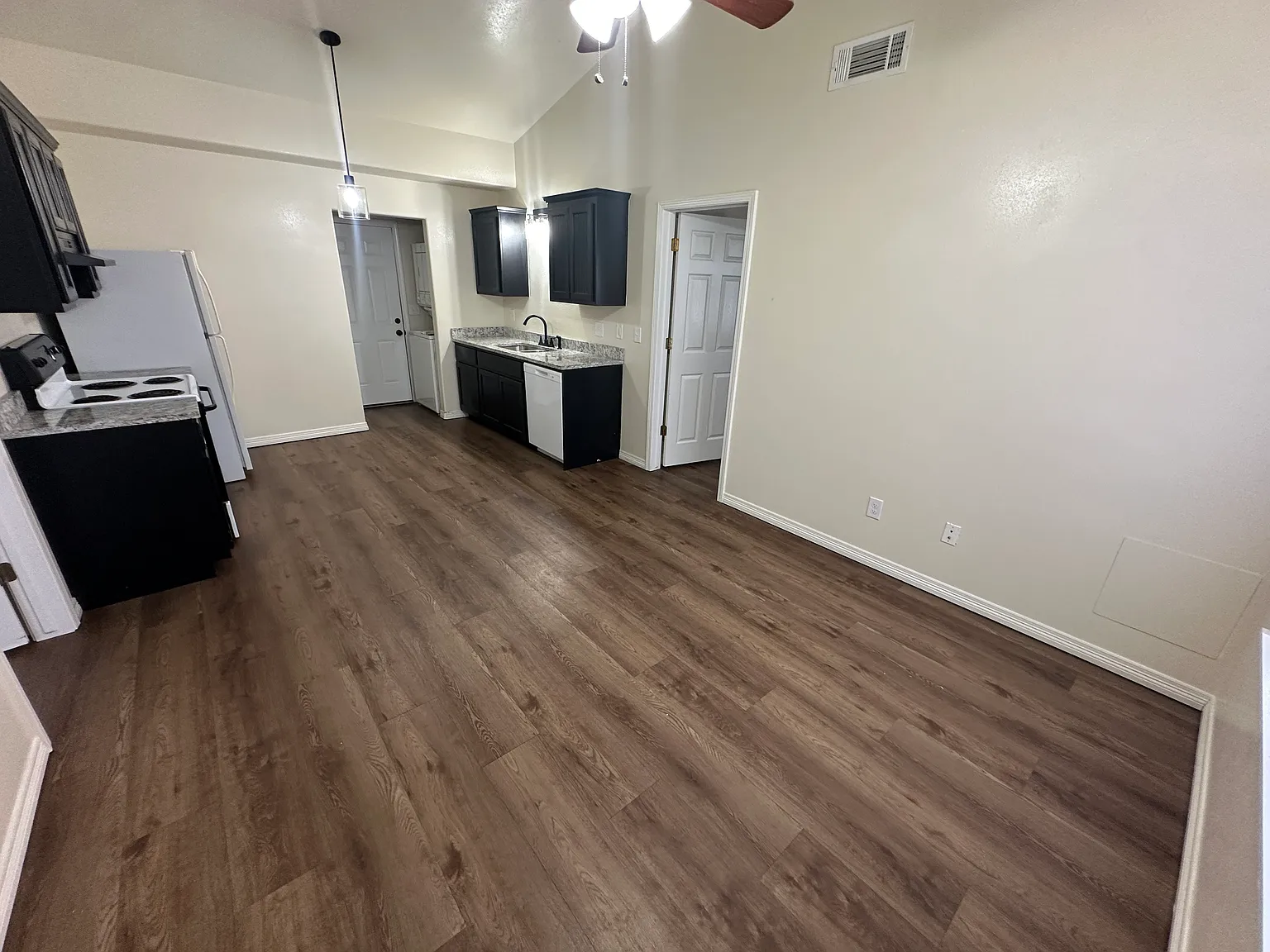 2 bed, 864 sqft, $1,200 — Photo 2