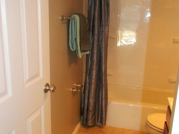 5th image of 733 Wiggens Ferry Dr APT A