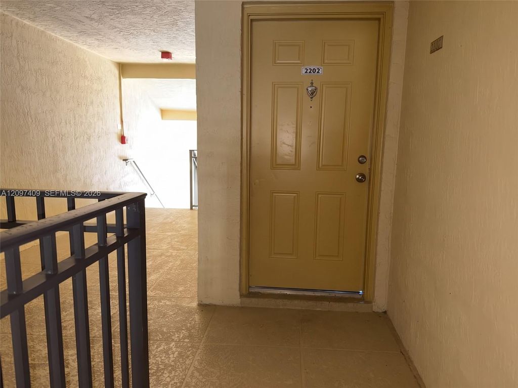 1265 SW 46th Ave APT 2202, photo 2