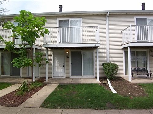 2nd image of 421 Meadow Green Ln
