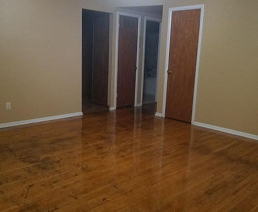 2nd image of 412 Cedar St