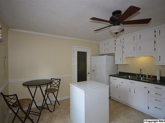 5th image of 2903 Holiday Dr SW