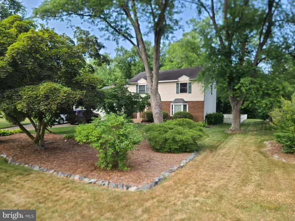 2061 Aquia Dr, Stafford, VA 22554