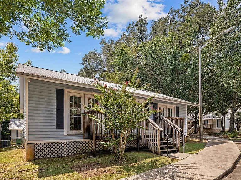 2270 Magnolia Cir #1 — Photo 4