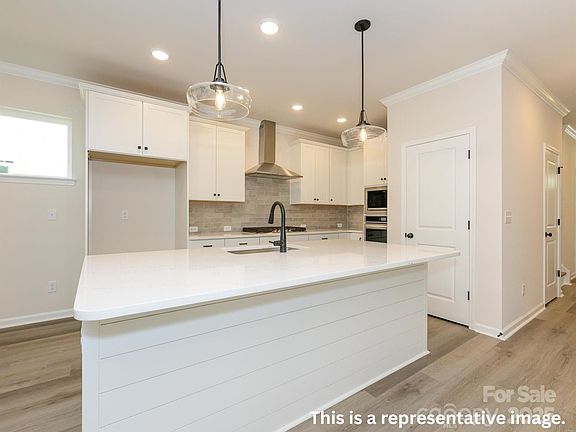 3rd image of 17014 Malone Ln
