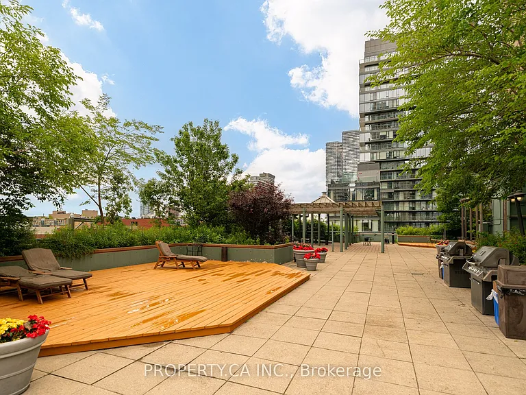 92 King St E #1703 — Photo 27
