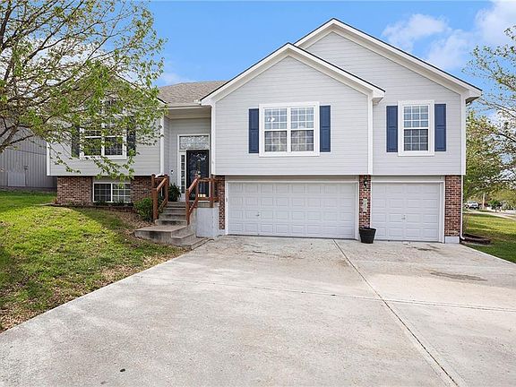 2nd image of 969 NW Redbud Dr