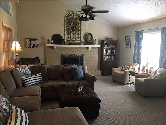 4th image of 1009 Melissa Ln