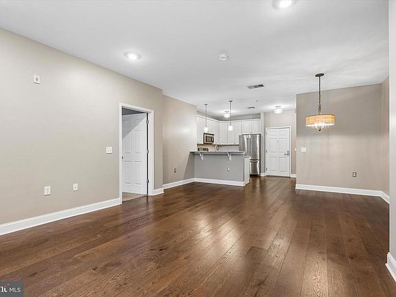 5th image of 300 W Elm St Suite 2134